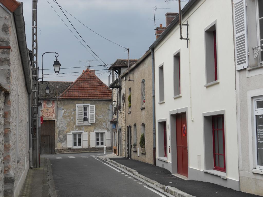 Le Nid D'Hirondelles Bed & Breakfast Perthes-en-Gatinais Exterior foto